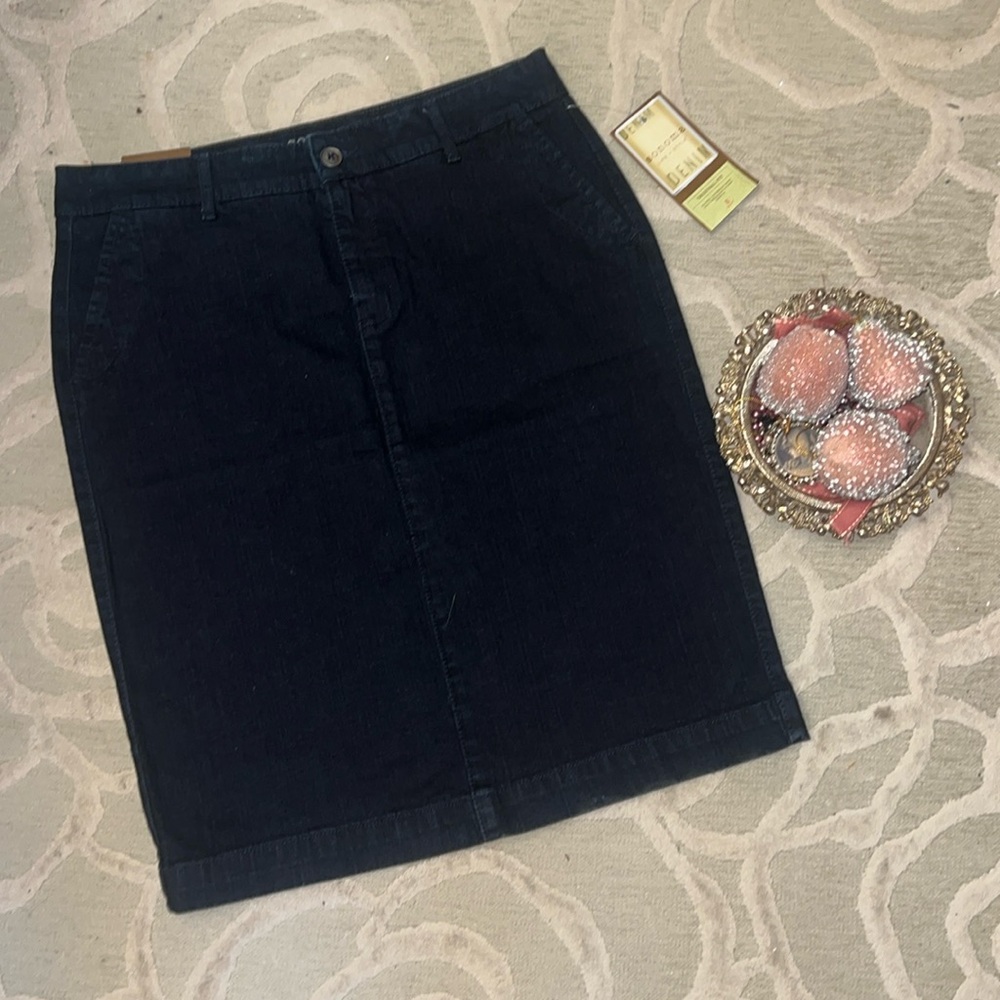 NWT🌷SONOMA🌷Dark blue black cotton spandex stretch denim midrise easy thigh skirt